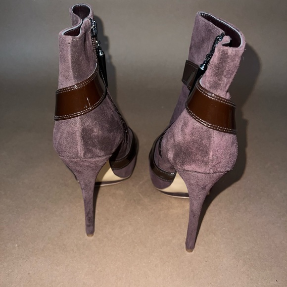 ROCK & REPUBLIC Suede and Leather platform booties. - Picture 4 of 6